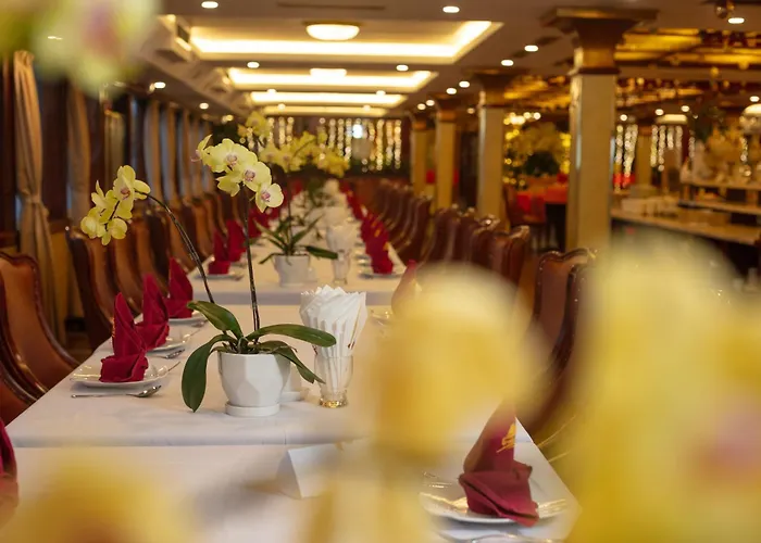 Golden Cruise Khách sạn